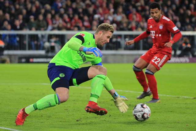 其背后的影 其背后的影